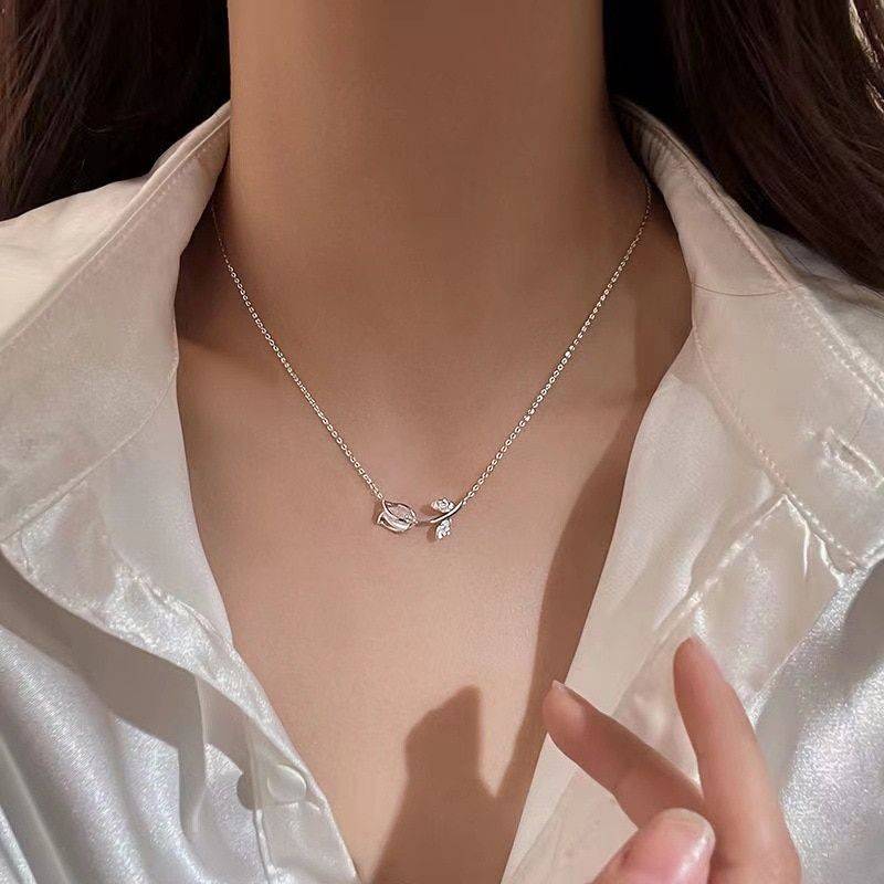 Elegant Microinlaid Tulip Pendant Necklace Fashion Accessories Jewelry Metal Color : Gold|Silver Elegant Microinlaid Tulip Pendant Necklace Fashion Accessories Jewelry Metal Color : Gold|Silver