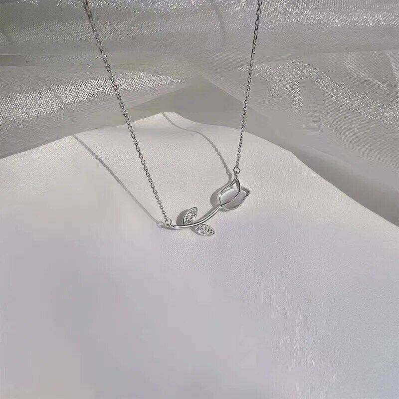 Elegant Microinlaid Tulip Pendant Necklace Fashion Accessories Jewelry Metal Color : Gold|Silver Elegant Microinlaid Tulip Pendant Necklace Fashion Accessories Jewelry Metal Color : Gold|Silver