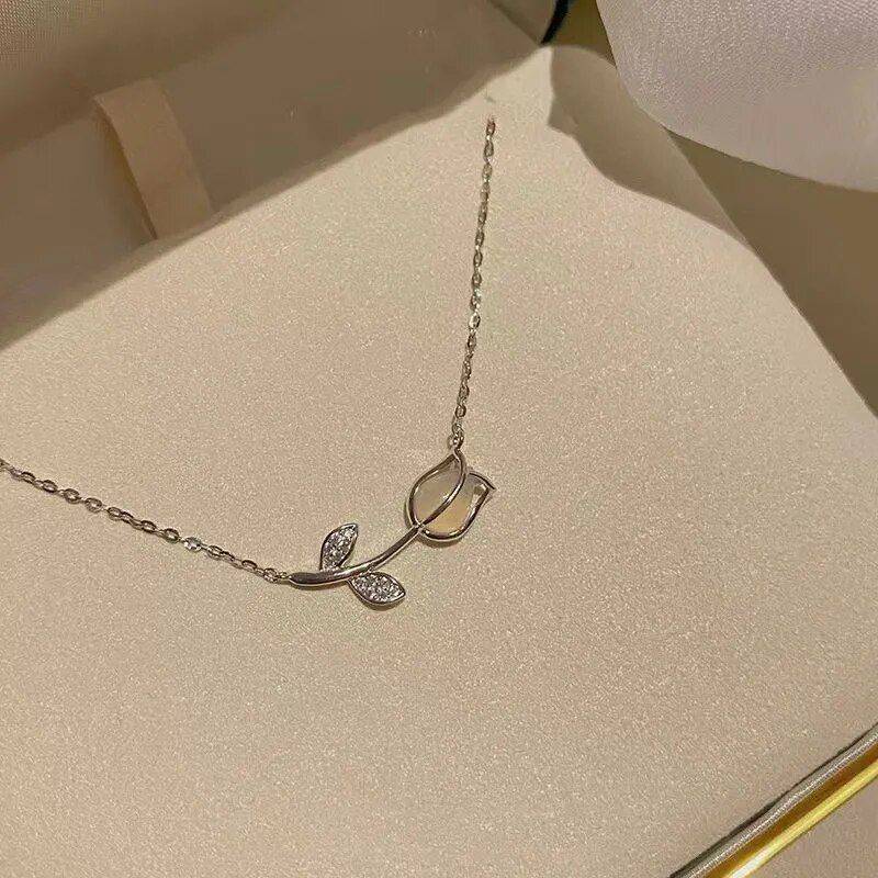 Elegant Microinlaid Tulip Pendant Necklace Fashion Accessories Jewelry Metal Color : Gold|Silver Elegant Microinlaid Tulip Pendant Necklace Fashion Accessories Jewelry Metal Color : Gold|Silver