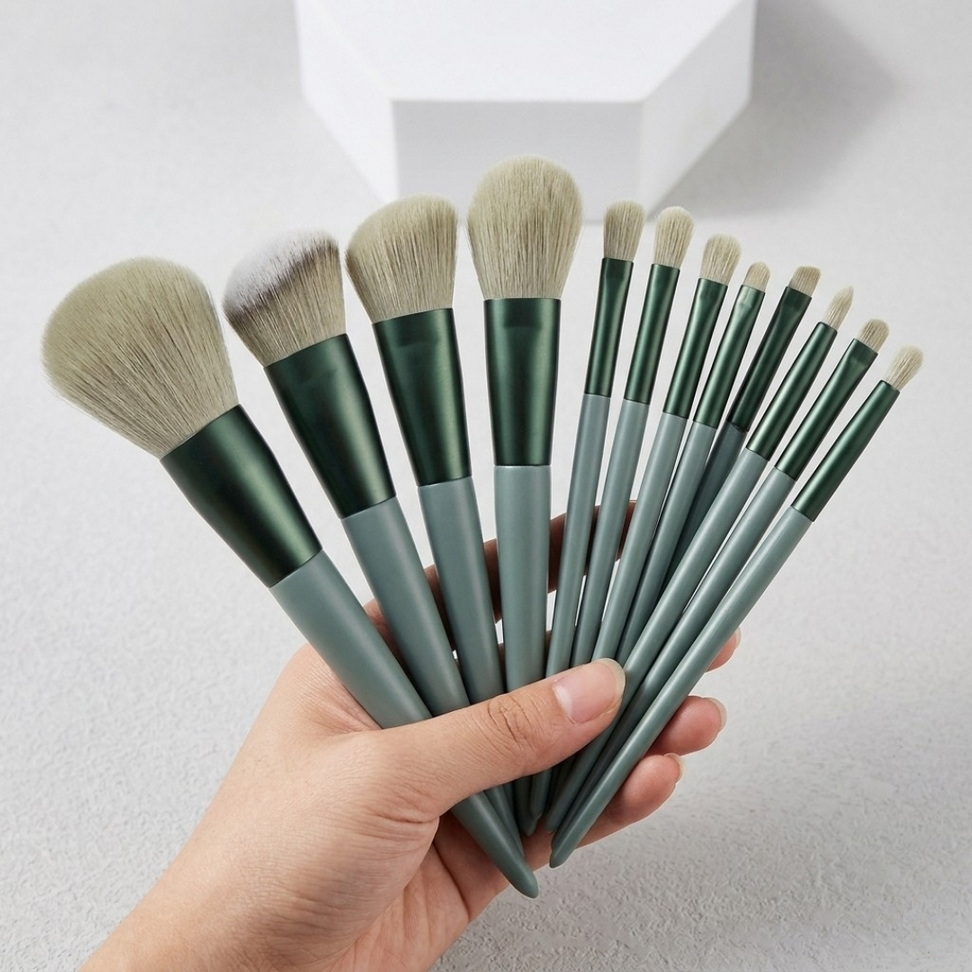 Deluxe 13-Piece Makeup Brush Set 004