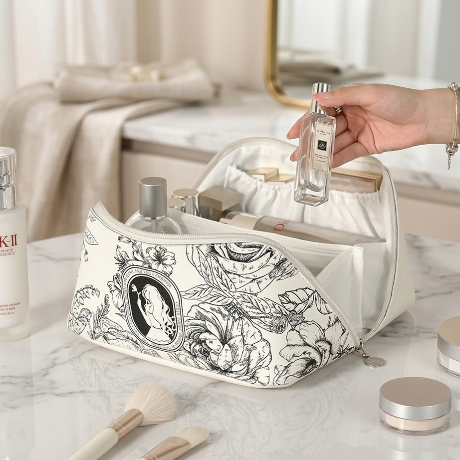 Large Capacity Waterproof Travel Makeup Organizer 002