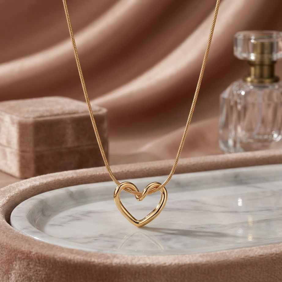 Chic Hollow Heart Pendant Necklace 003