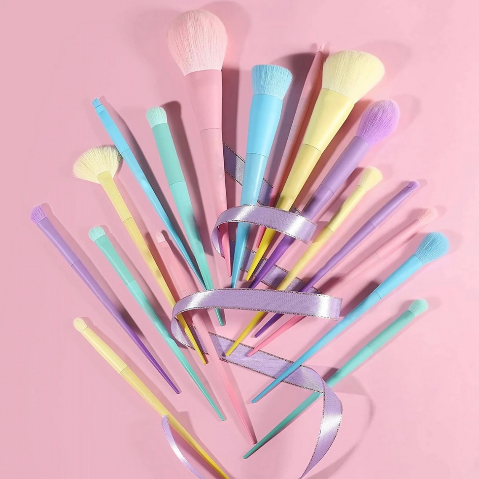 Pro-Glow 17-Piece Makeup Brush Kit Makeup New Arrivals Quantity : 17-Pcs Pro-Glow 17-Piece Makeup Brush Kit Makeup New Arrivals Quantity : 17-Pcs