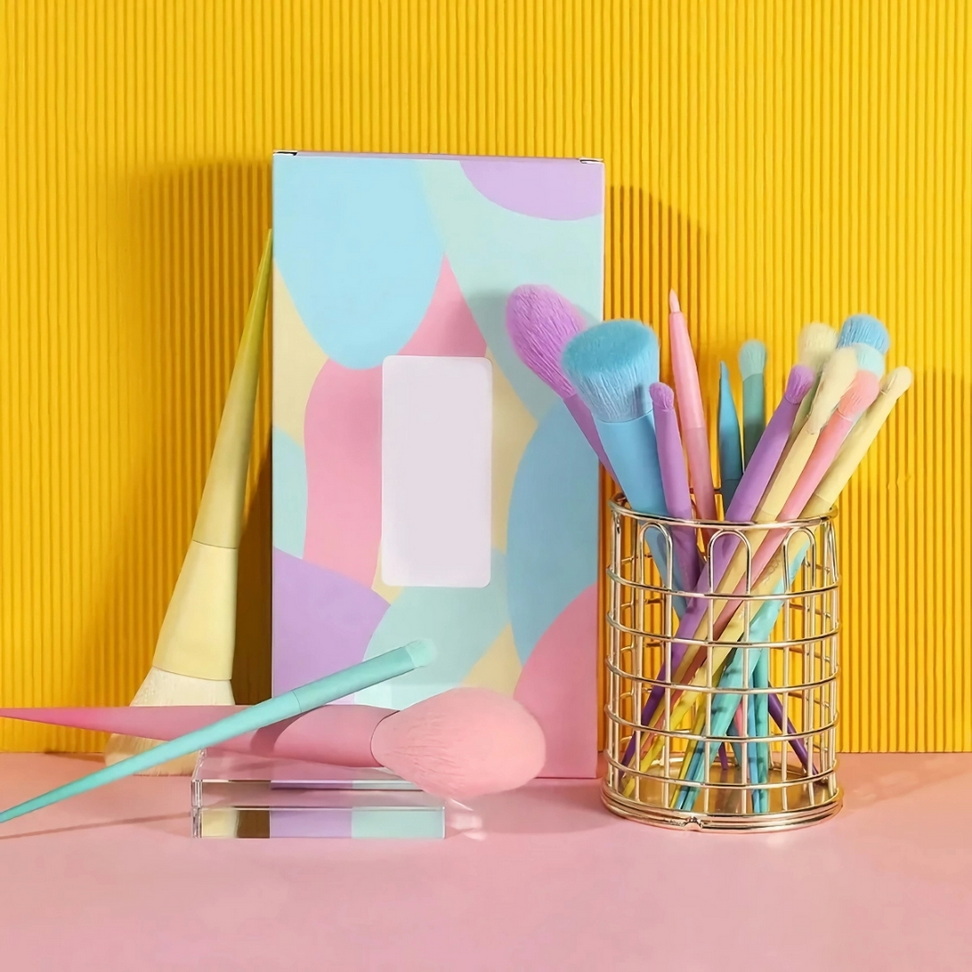 Pro-Glow 17-Piece Makeup Brush Kit Makeup New Arrivals Quantity : 17-Pcs Pro-Glow 17-Piece Makeup Brush Kit Makeup New Arrivals Quantity : 17-Pcs